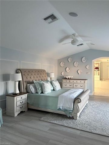 225 Egret AVE, Naples, FL 34108