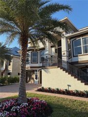 225 Egret AVE, Naples, FL 34108