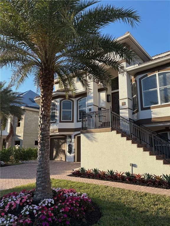 225 Egret AVE, Naples, FL 34108