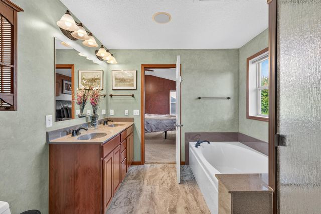 1779 Fescue Court, Shakopee, MN 55379