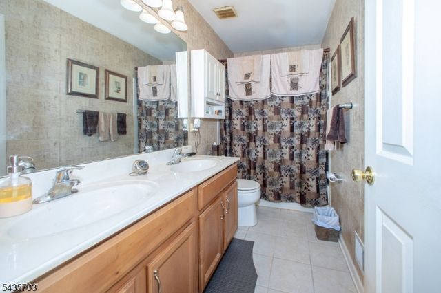 6 Eileen Dr, Wantage Twp., NJ 07461