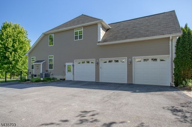 6 Eileen Dr, Wantage Twp., NJ 07461