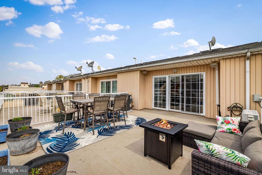 Image 10 of property listing at 2338 CAMBRIDGE WALK, Baltimore, MD 21224