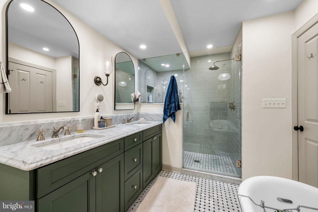 Image 44 of property listing at 2338 CAMBRIDGE WALK, Baltimore, MD 21224