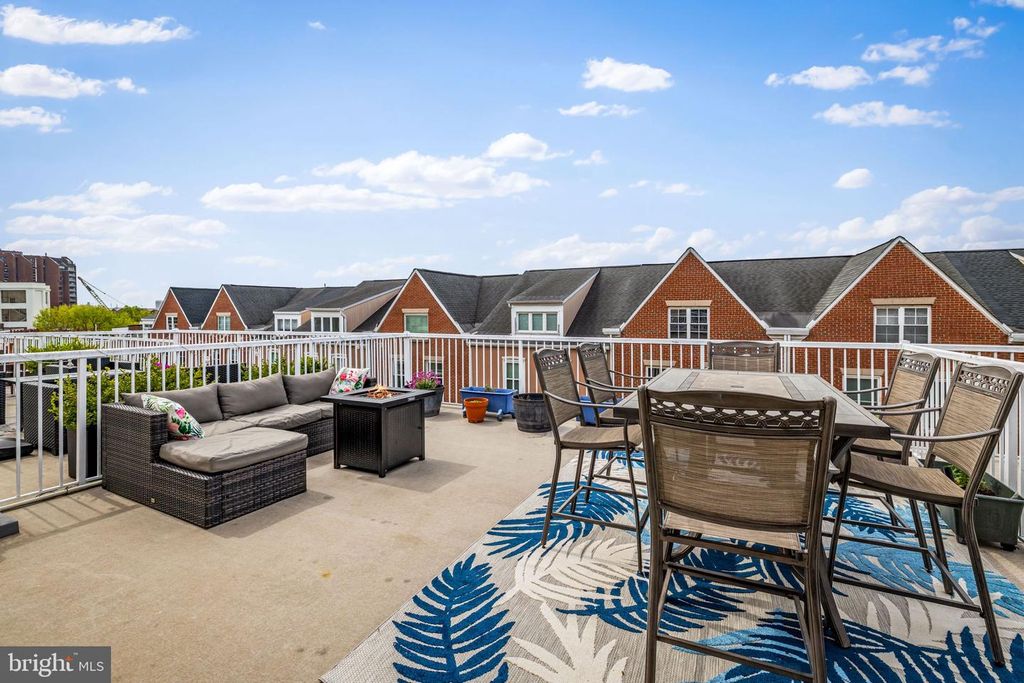 Image 9 of property listing at 2338 CAMBRIDGE WALK, Baltimore, MD 21224