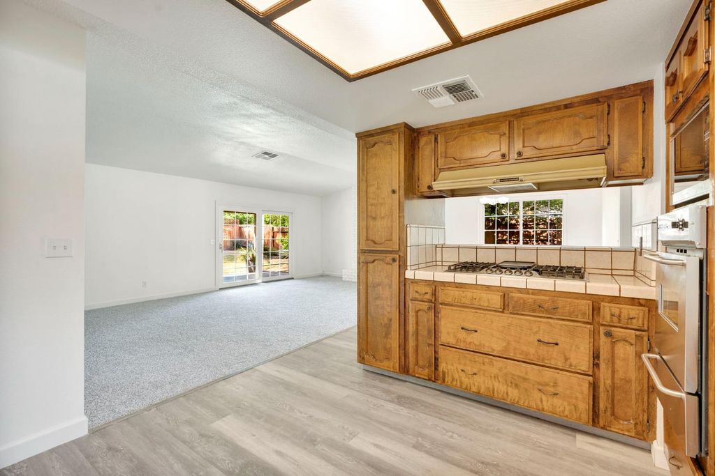 Image 10 of property listing at 778 W Polson Avenue, Clovis, CA 93612