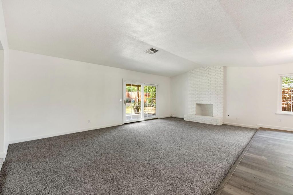 Image 12 of property listing at 778 W Polson Avenue, Clovis, CA 93612