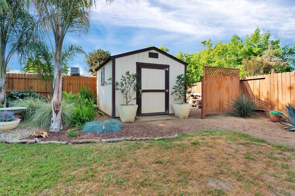 Image 28 of property listing at 778 W Polson Avenue, Clovis, CA 93612