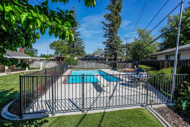 3236 Smathers Way, Carmichael, CA 95608