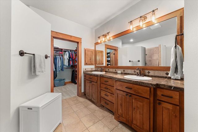 8924 E Clearview Ln, Spokane, WA 99217