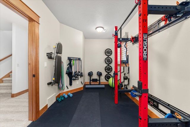 8924 E Clearview Ln, Spokane, WA 99217