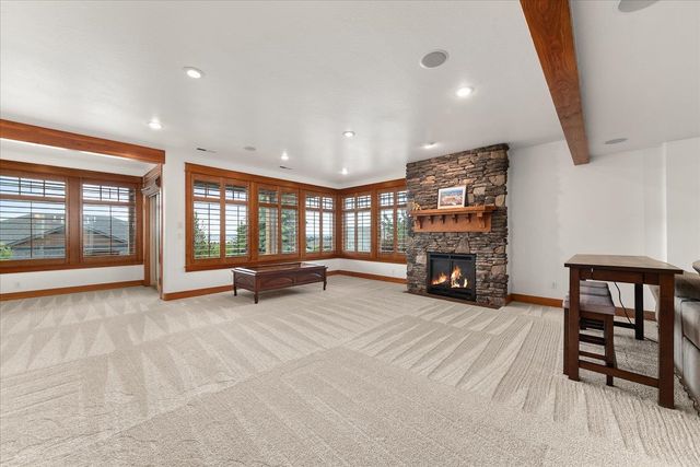 8924 E Clearview Ln, Spokane, WA 99217