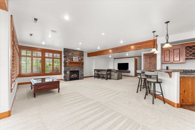 8924 E Clearview Ln, Spokane, WA 99217
