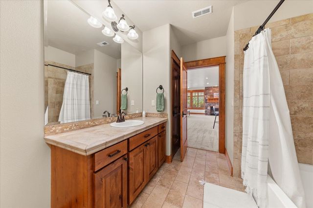 8924 E Clearview Ln, Spokane, WA 99217