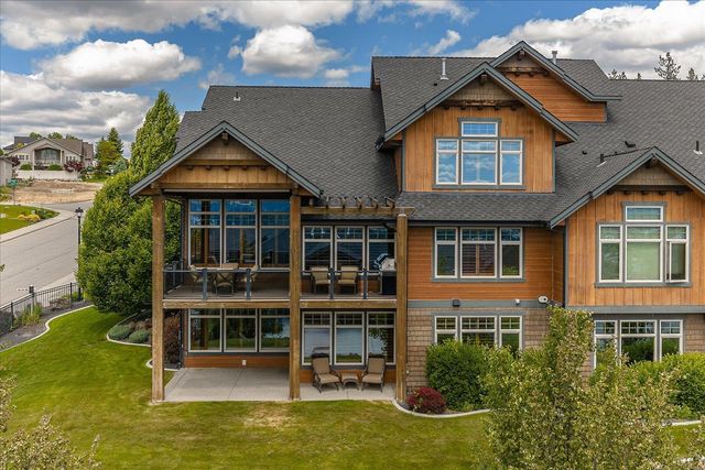 8924 E Clearview Ln, Spokane, WA 99217
