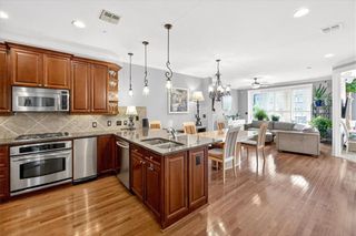 10511 Mission Road 214, Leawood, KS 66206