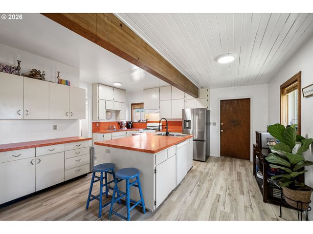 91471 N COBURG Rd, Eugene, OR 97408