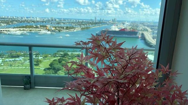 900 Biscayne Blvd 3704, Miami, FL 33132