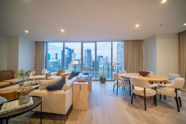 363 E Wacker Drive 2706, Chicago, IL 60601