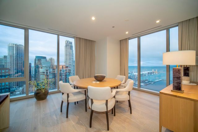 363 E Wacker Drive 2706, Chicago, IL 60601