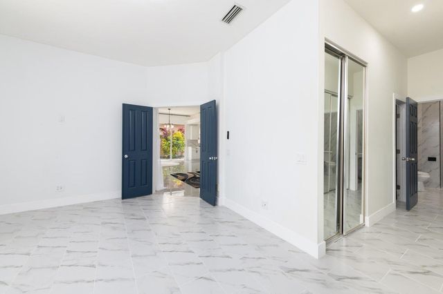 249 NW Bentley Circle, Port St. Lucie, FL 34986