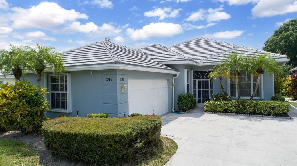 249 NW Bentley Circle, Port St. Lucie, FL 34986