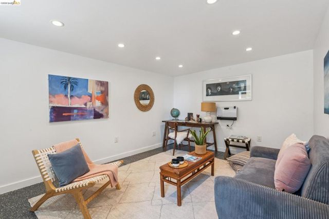 200 Fairlawn Dr, Berkeley, CA 94708