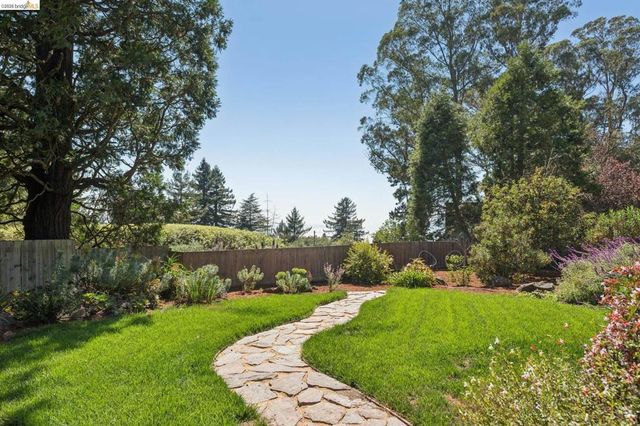 200 Fairlawn Dr, Berkeley, CA 94708