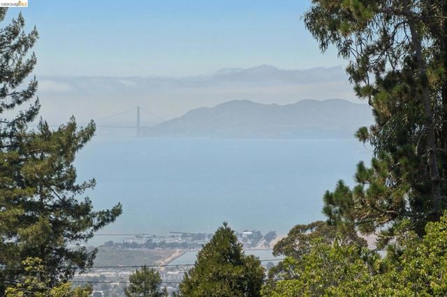 200 Fairlawn Dr, Berkeley, CA 94708