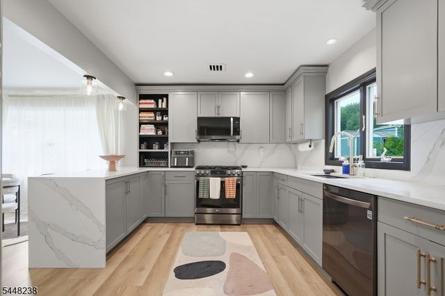 14 Big Piece Rd, Fairfield Twp., NJ 07004