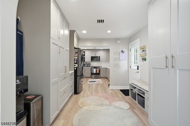 14 Big Piece Rd, Fairfield Twp., NJ 07004