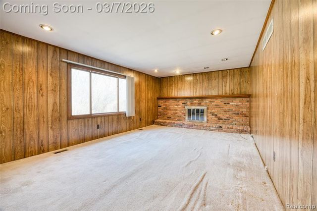 33120 Oak Hollow Street, Farmington, MI 48334