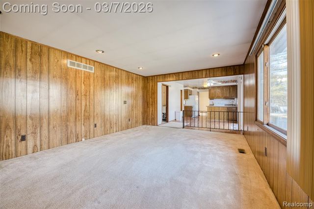 33120 Oak Hollow Street, Farmington, MI 48334