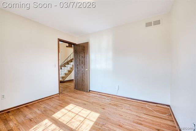 33120 Oak Hollow Street, Farmington, MI 48334