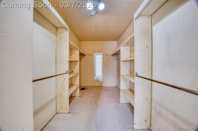 33120 Oak Hollow Street, Farmington, MI 48334