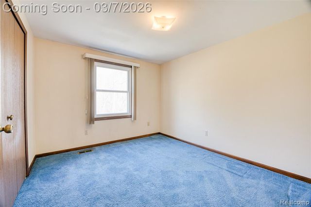 33120 Oak Hollow Street, Farmington, MI 48334