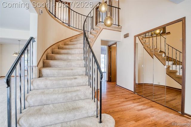 33120 Oak Hollow Street, Farmington, MI 48334