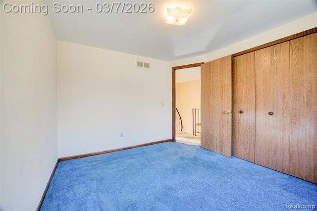 33120 Oak Hollow Street, Farmington, MI 48334