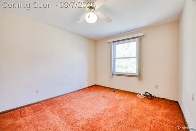 33120 Oak Hollow Street, Farmington, MI 48334