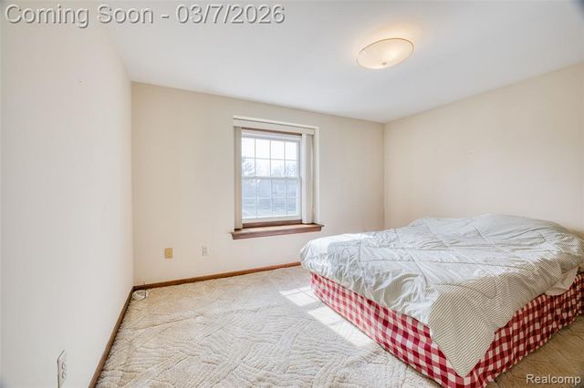 33120 Oak Hollow Street, Farmington, MI 48334