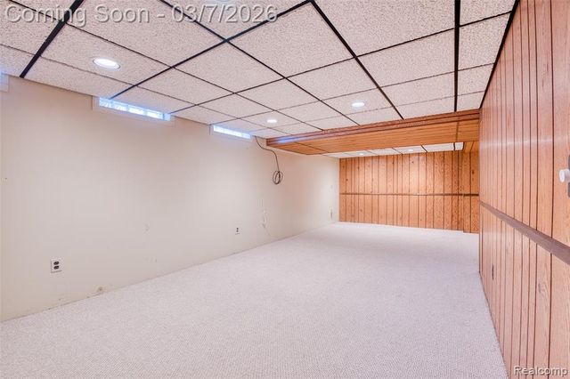 33120 Oak Hollow Street, Farmington, MI 48334