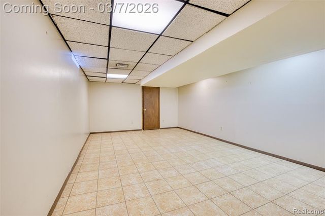 33120 Oak Hollow Street, Farmington, MI 48334