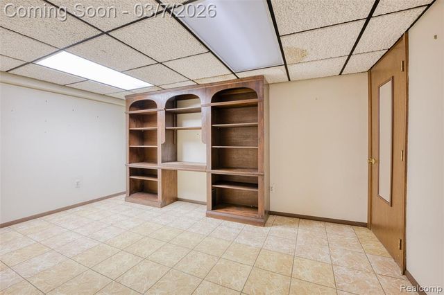 33120 Oak Hollow Street, Farmington, MI 48334