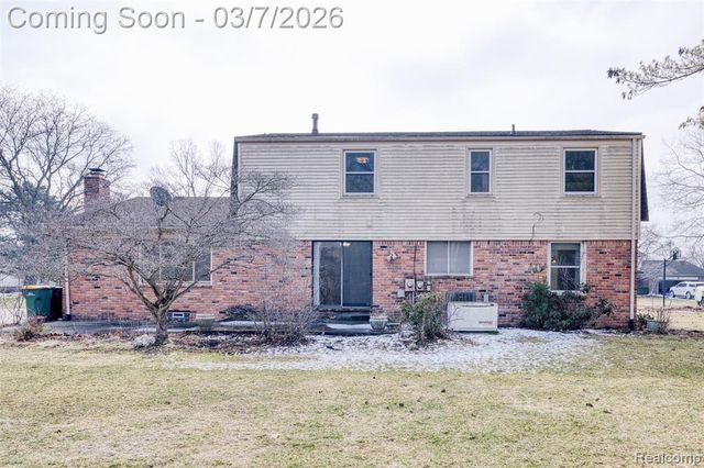 33120 Oak Hollow Street, Farmington, MI 48334