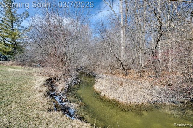 33120 Oak Hollow Street, Farmington, MI 48334