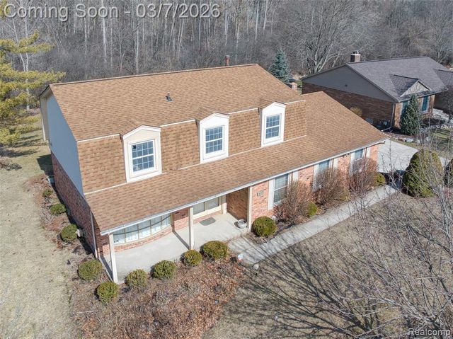 33120 Oak Hollow Street, Farmington, MI 48334