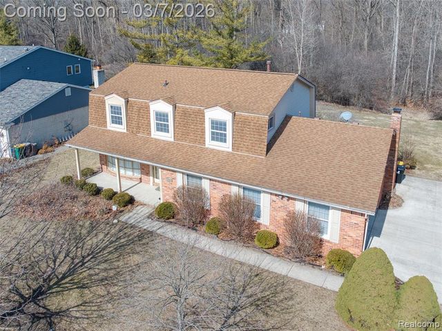 33120 Oak Hollow Street, Farmington, MI 48334