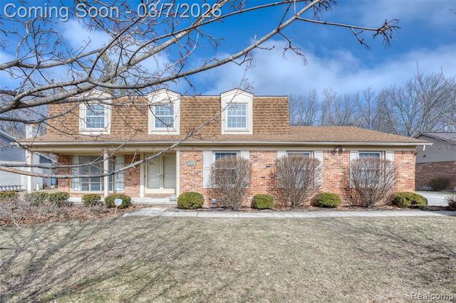 33120 Oak Hollow Street, Farmington, MI 48334