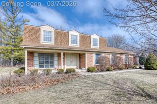 33120 Oak Hollow Street, Farmington, MI 48334