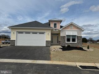 1898 NAPLES CIR, Chambersburg, PA 17202